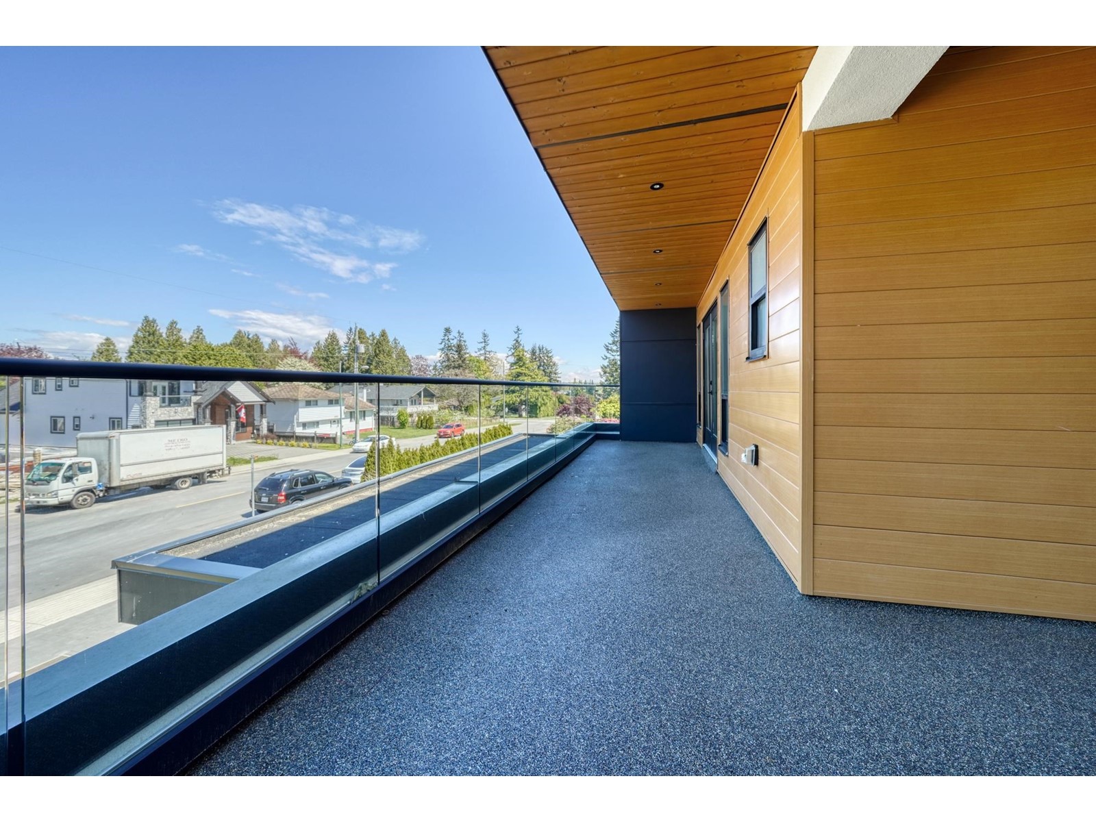15908 RUSSELL AVENUE, White Rock real estate listing R2978231
