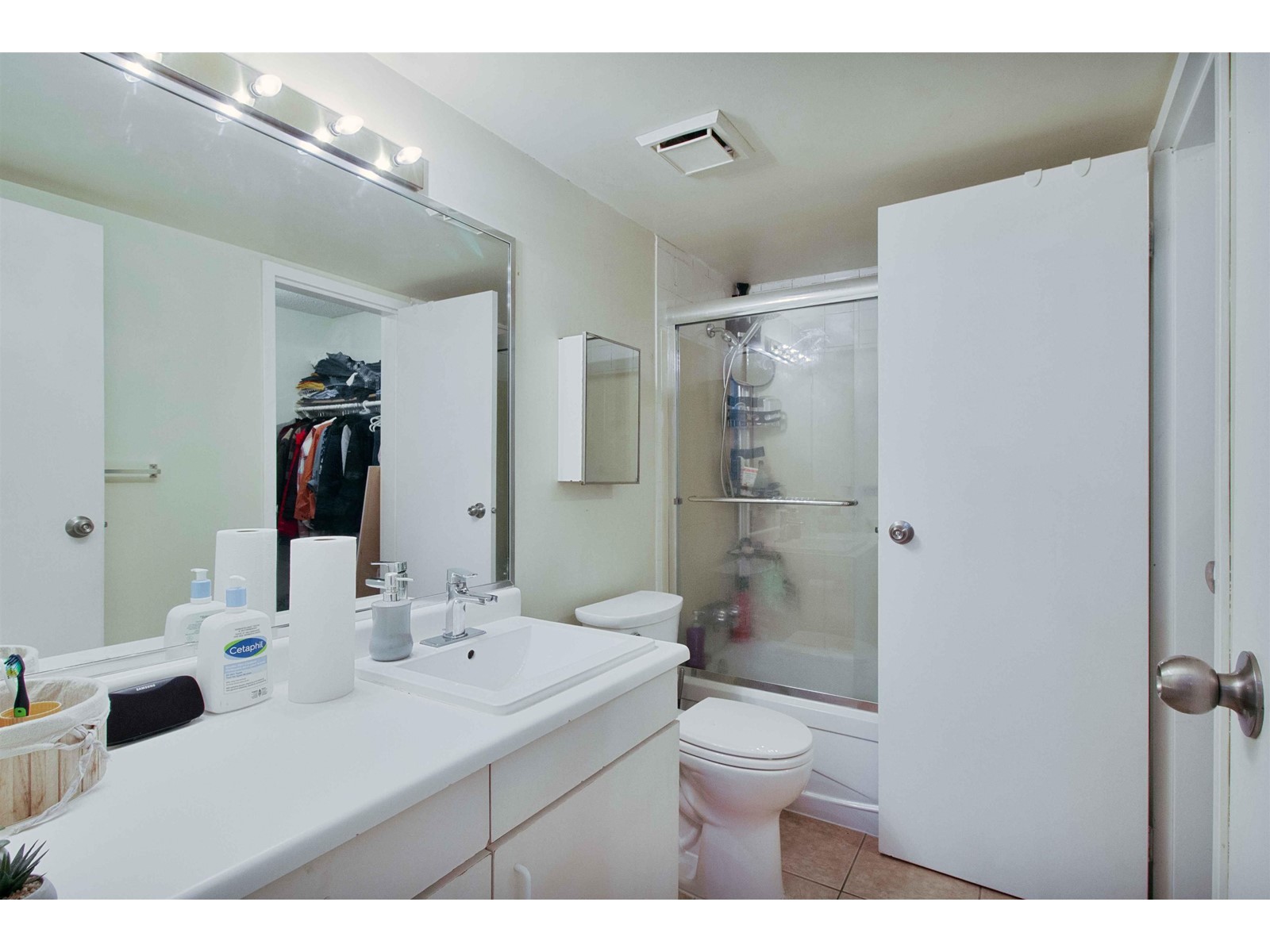 Photo 12 of 404 9644 134 Street, Surrey BC