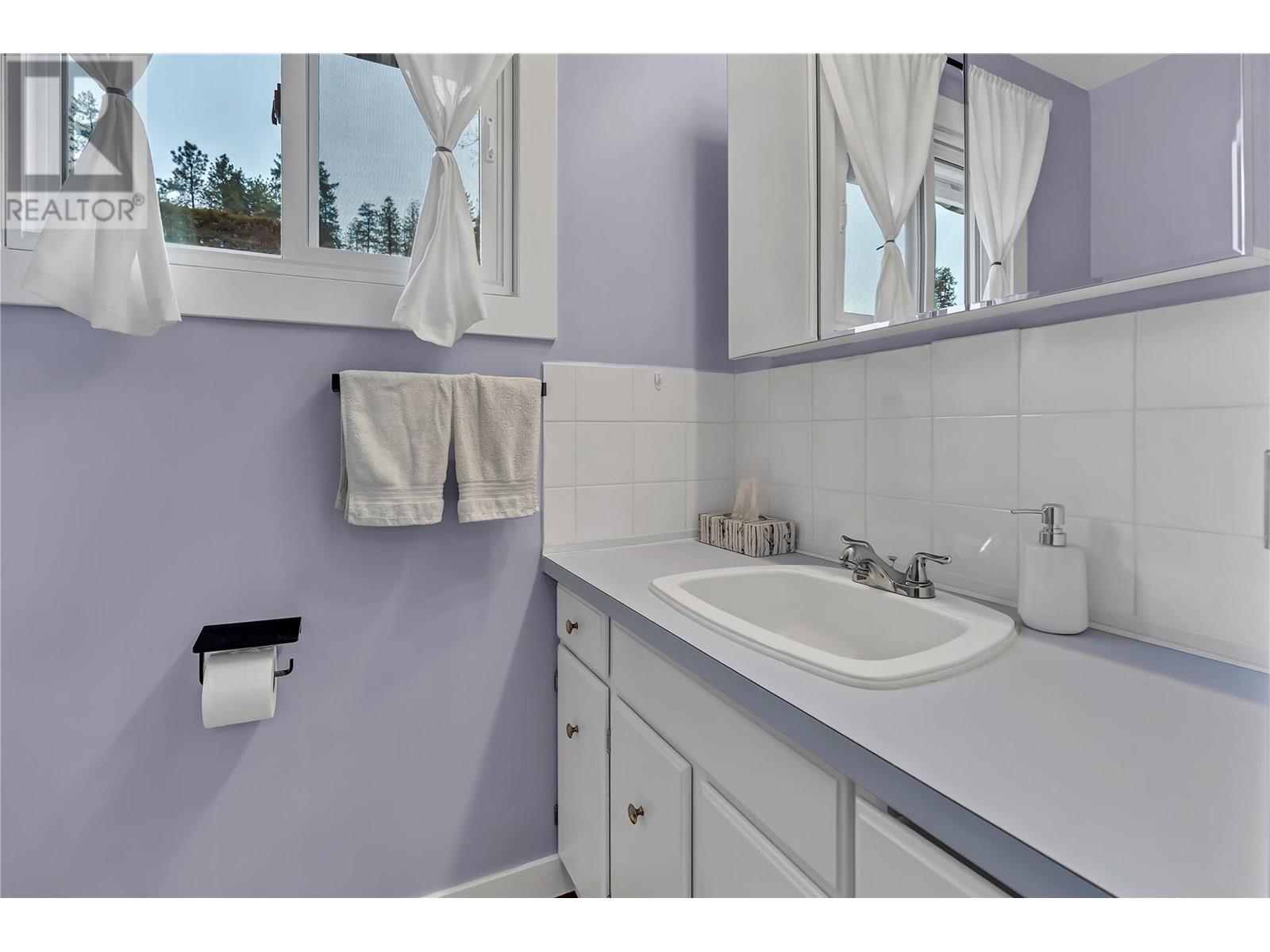  12818 Reynolds Avenue, Summerland