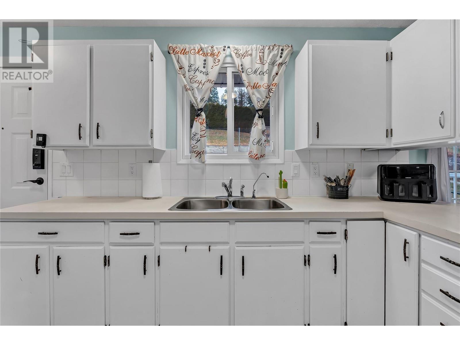  12818 Reynolds Avenue, Summerland