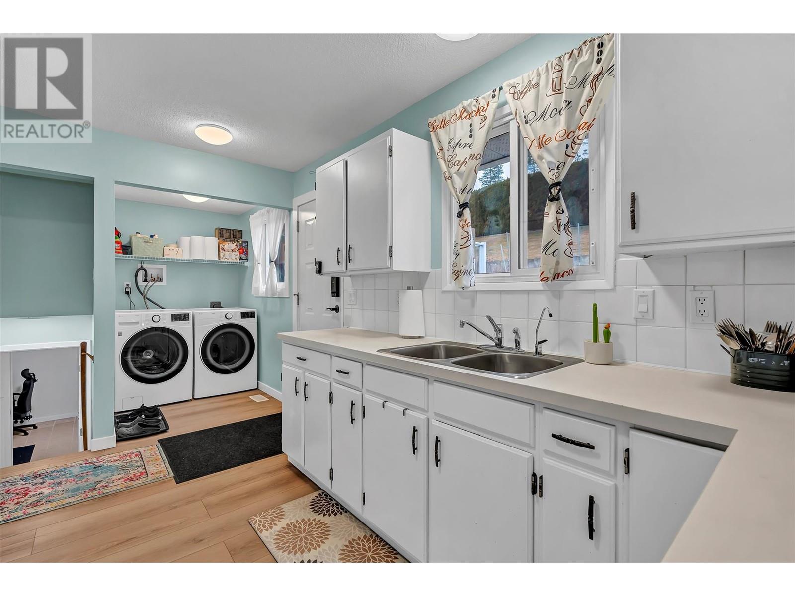  12818 Reynolds Avenue, Summerland