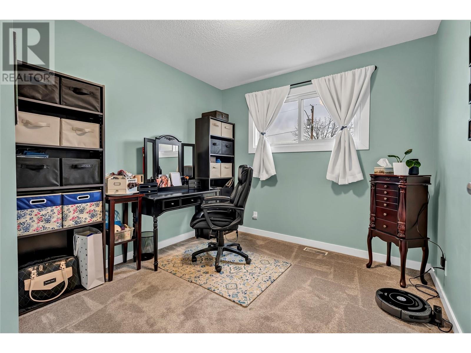  12818 Reynolds Avenue, Summerland