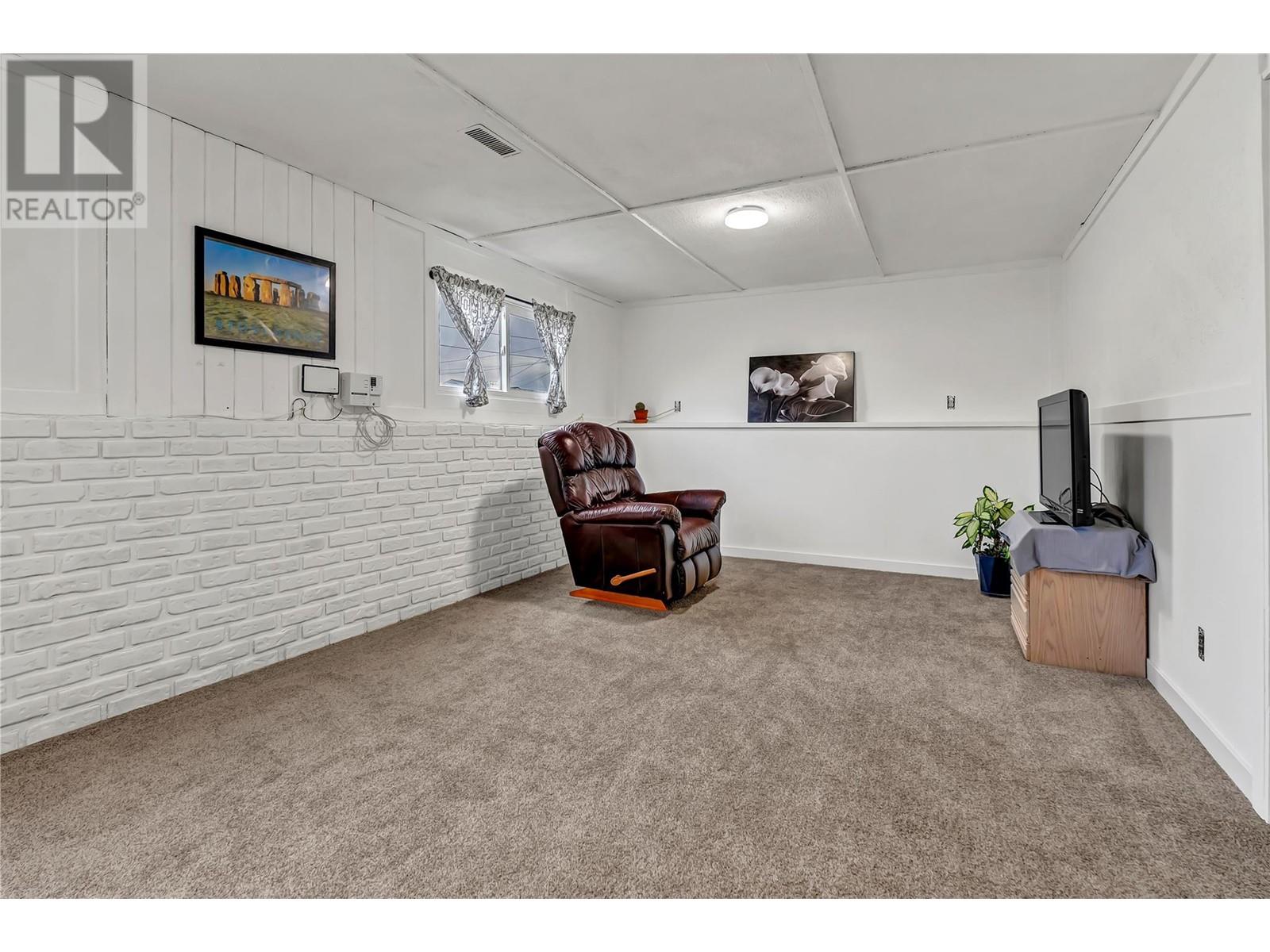  12818 Reynolds Avenue, Summerland