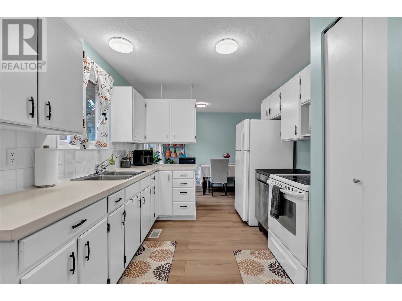  12818 Reynolds Avenue, Summerland