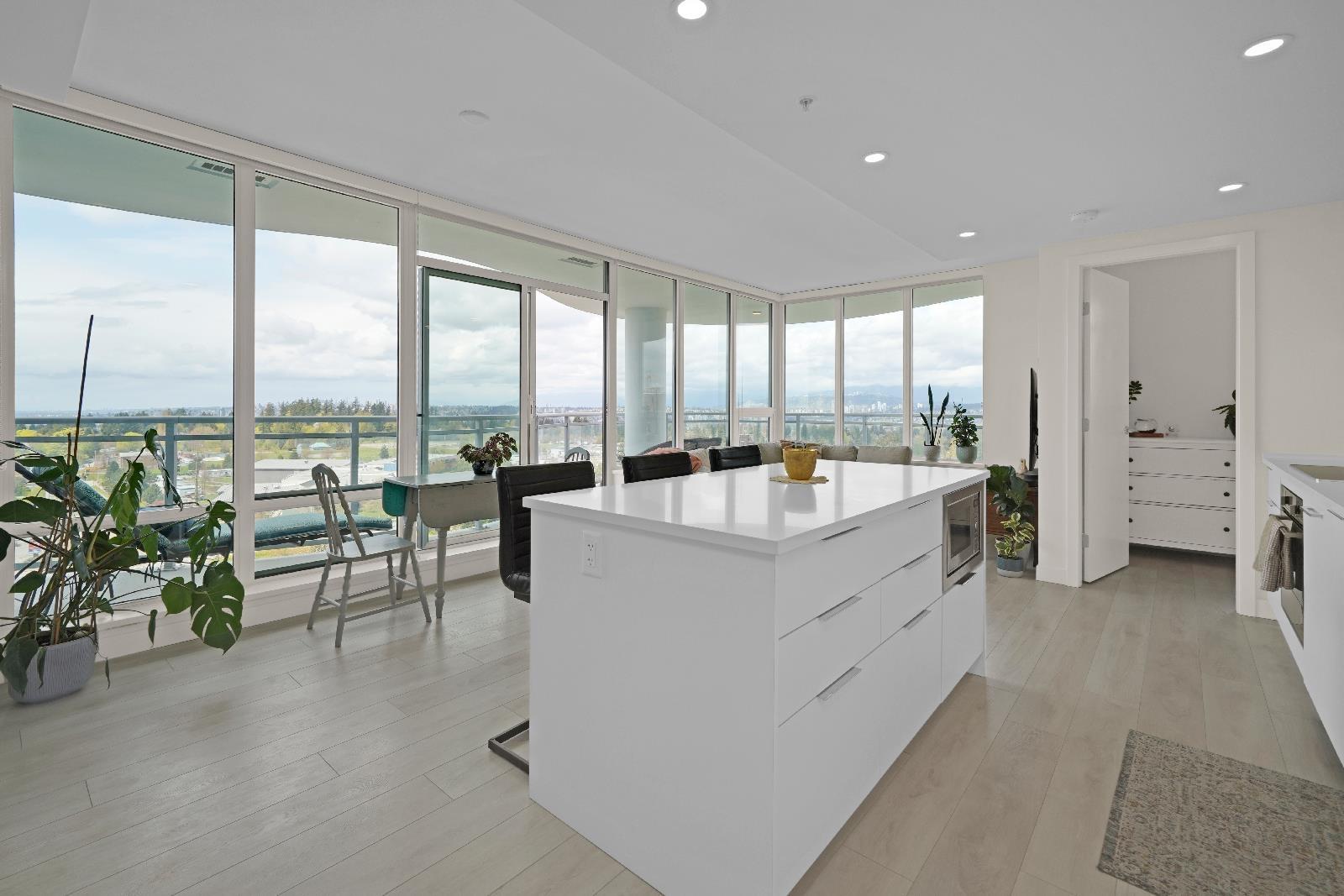 Photo 3 of 1501 13318 104 Avenue, Surrey BC