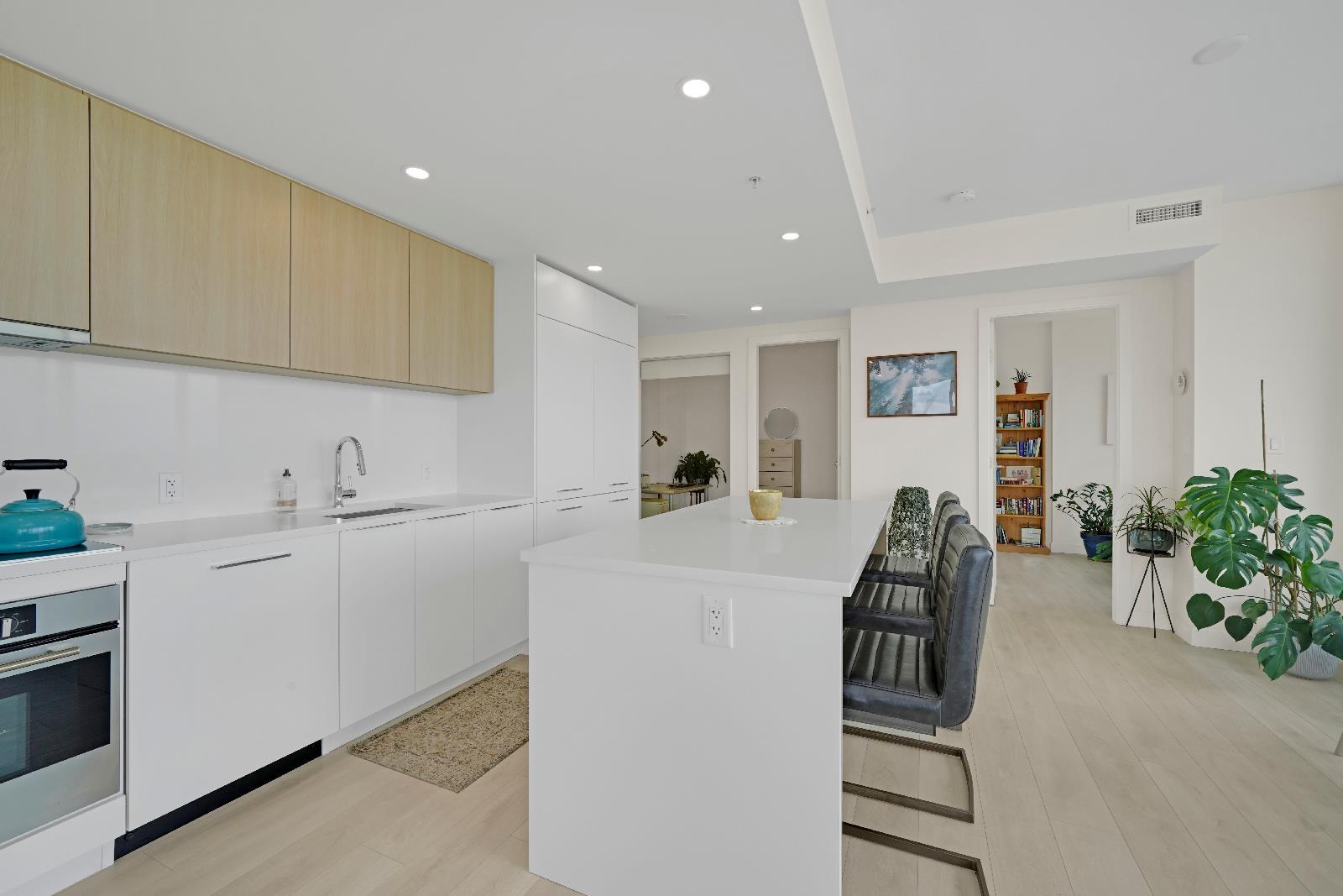 Photo 5 of 1501 13318 104 Avenue, Surrey BC