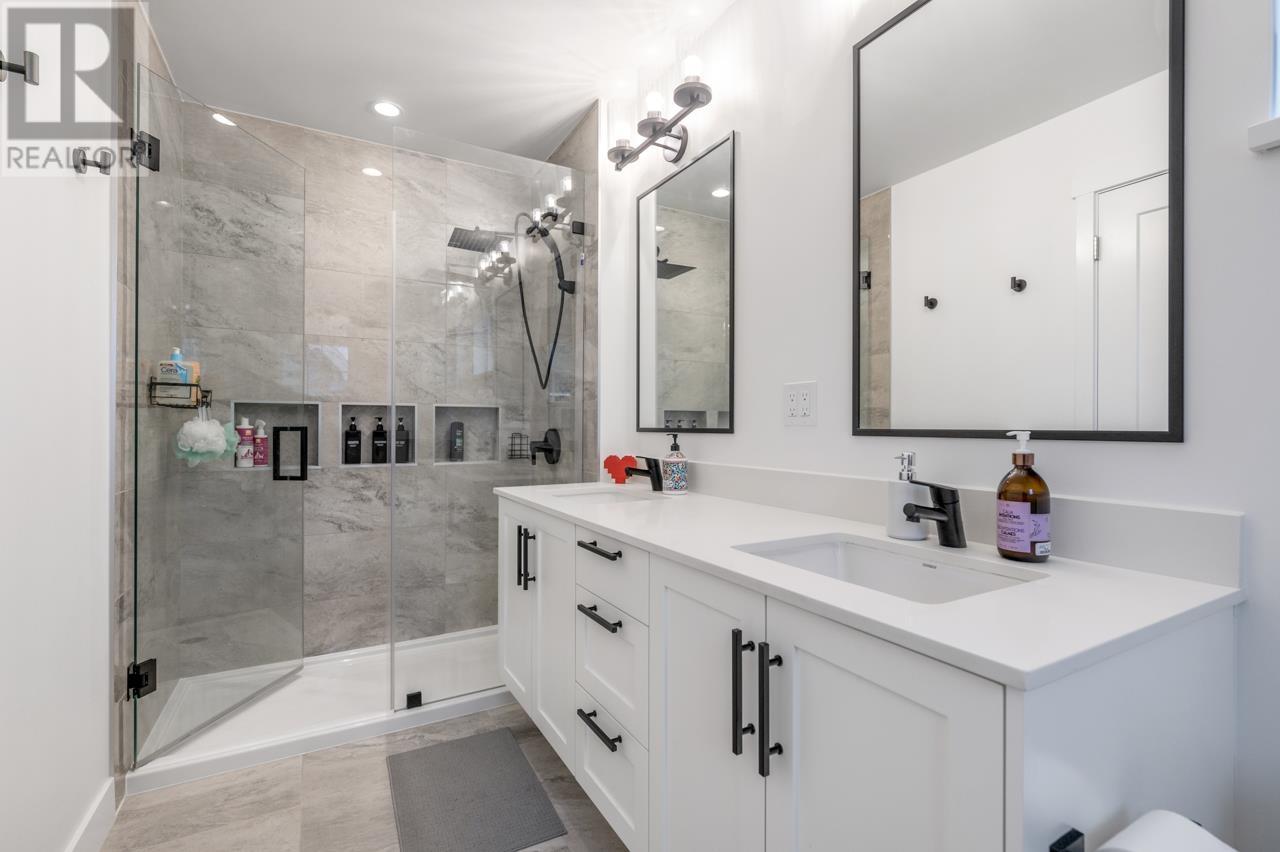 Photo 5 of 108 707 Robinson Street, Coquitlam BC