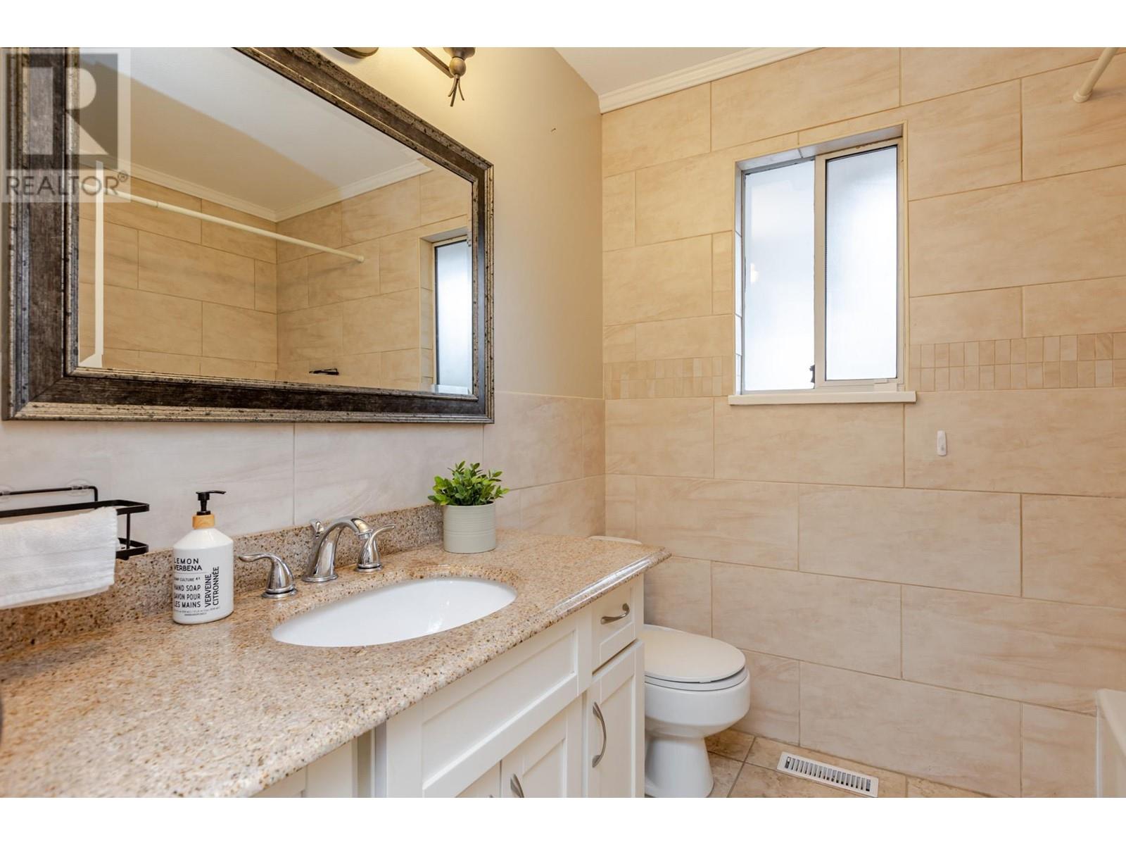 1350 SUTHERLAND AVENUE, Port Coquitlam real estate listing R2982212