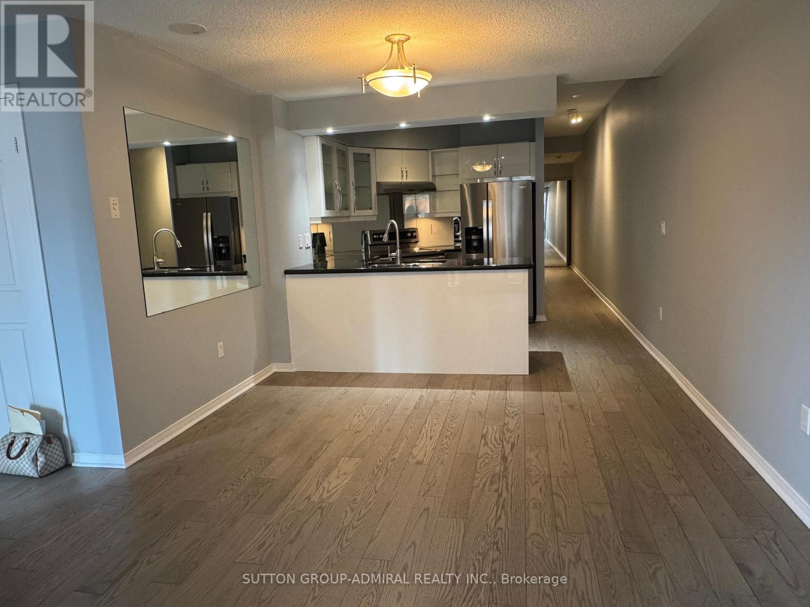 Photo 6 of 905 909 Bay Street, Toronto ON