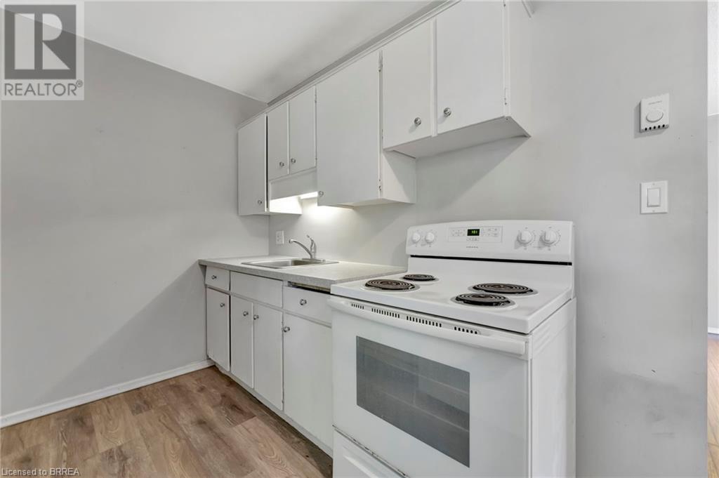 Photo 12 of 16 East Avenue, Brantford ON