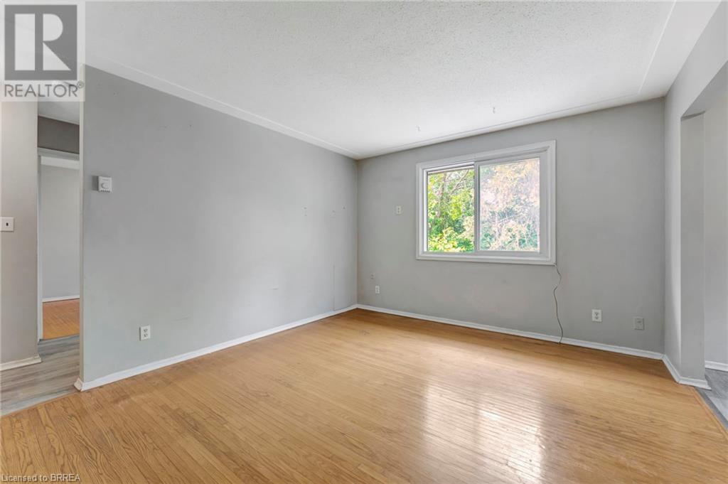 Photo 7 of 16 East Avenue, Brantford ON
