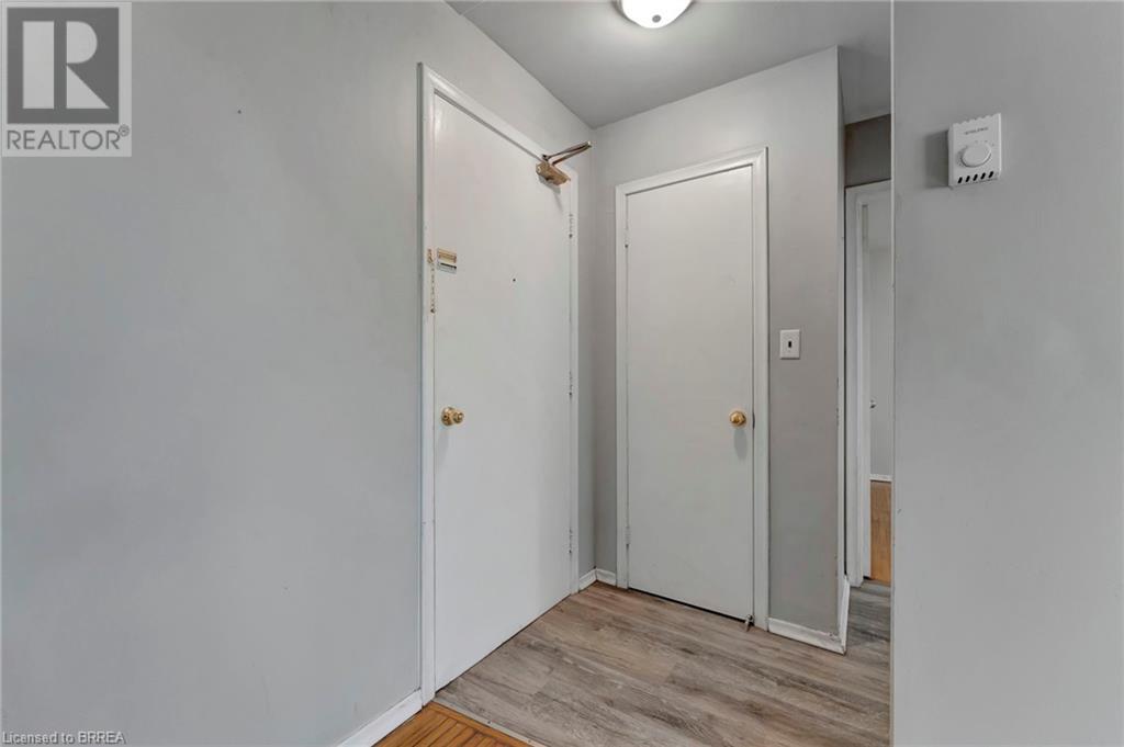 Photo 6 of 16 East Avenue, Brantford ON