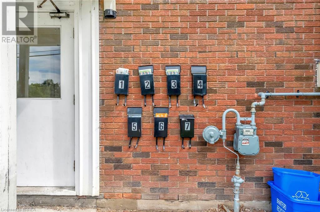 Photo 5 of 16 East Avenue, Brantford ON