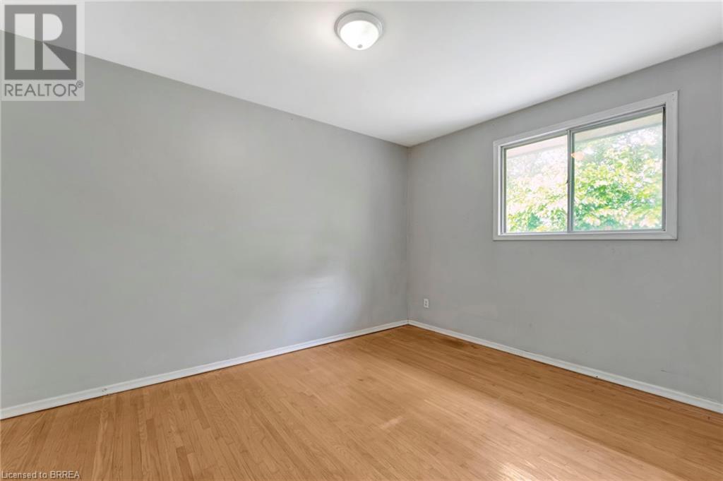 Photo 15 of 16 East Avenue, Brantford ON