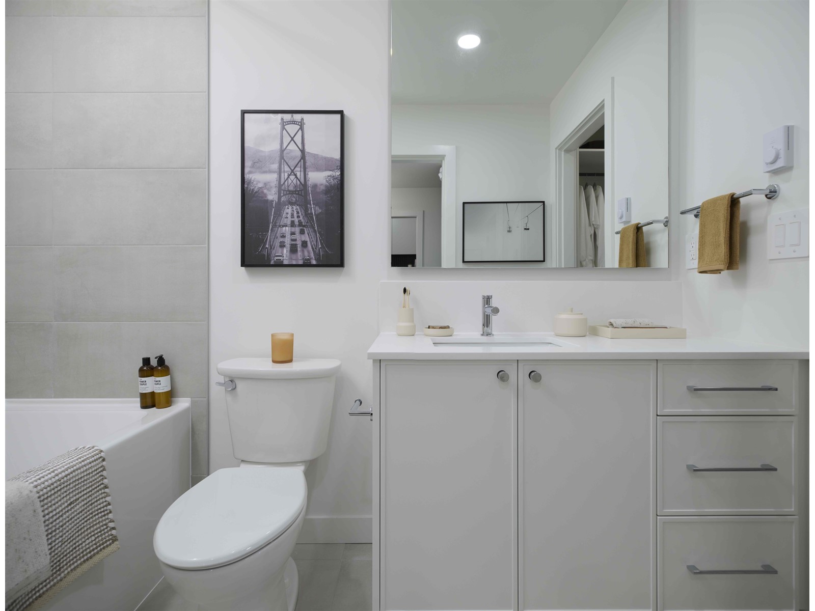 Photo 3 of 210 2751 Montrose Avenue, Abbotsford BC