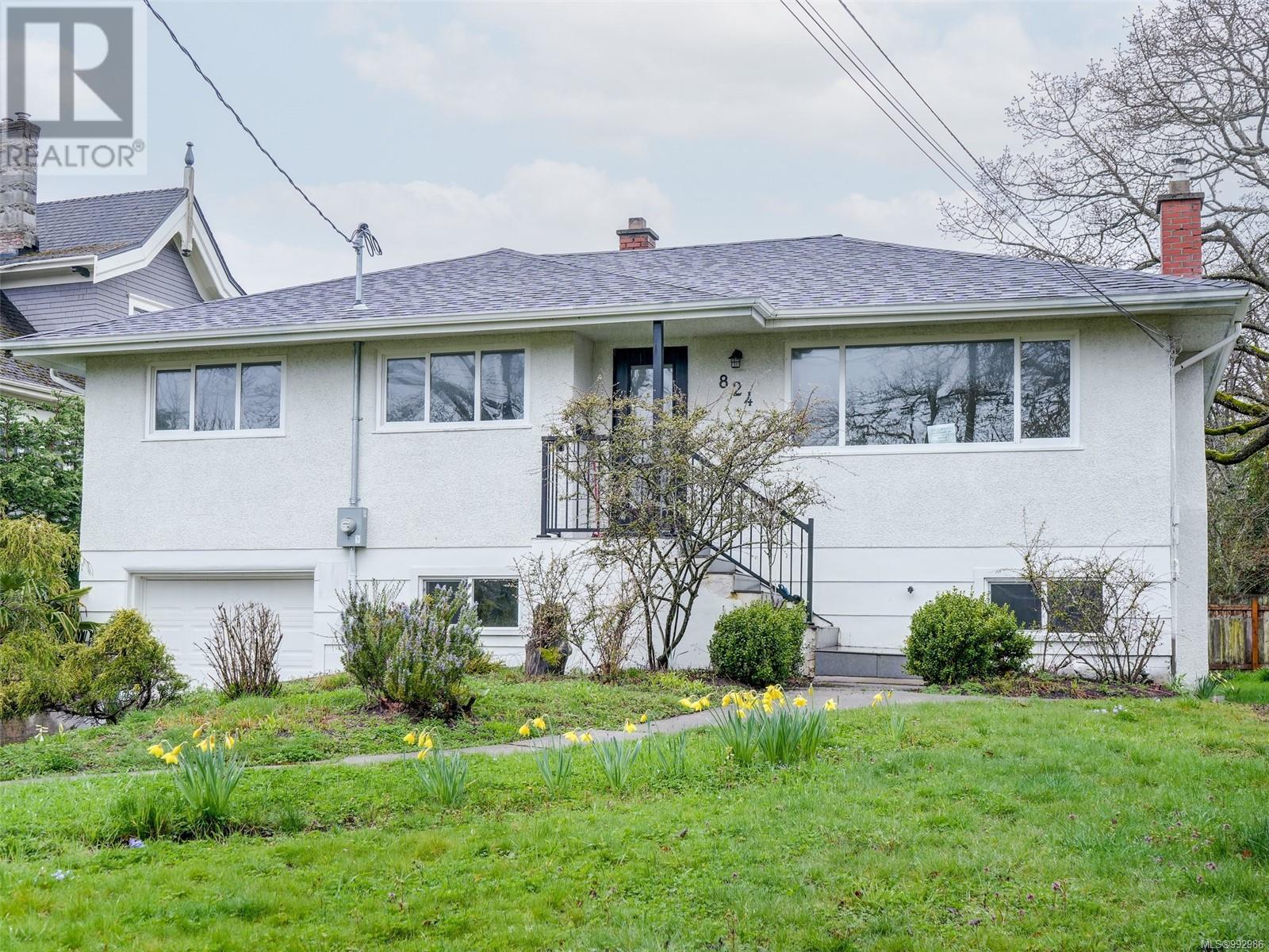 824 Monterey Ave, Oak Bay