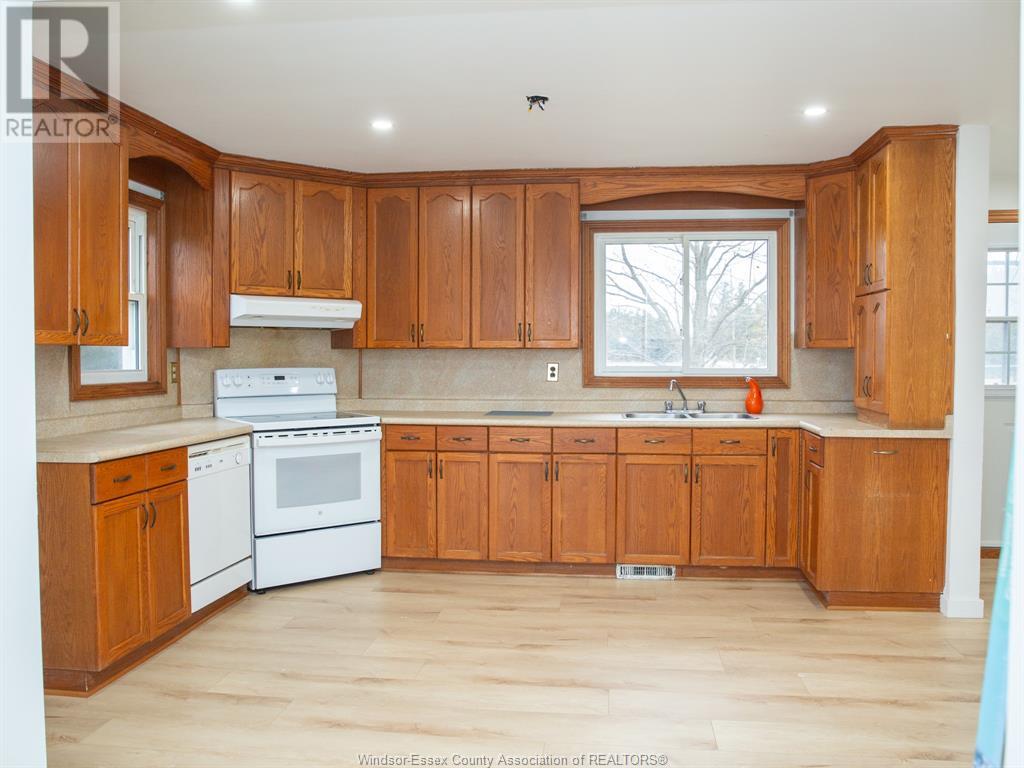 Photo 24 of 588 Mersea Rd 12, Leamington ON