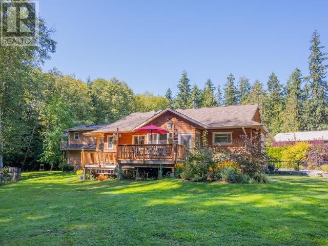 7111 BAKER STREET, Powell River
