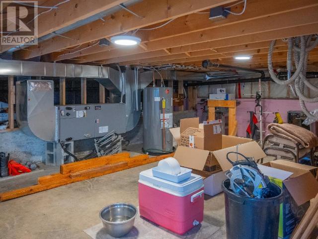 7111 BAKER STREET, Powell River