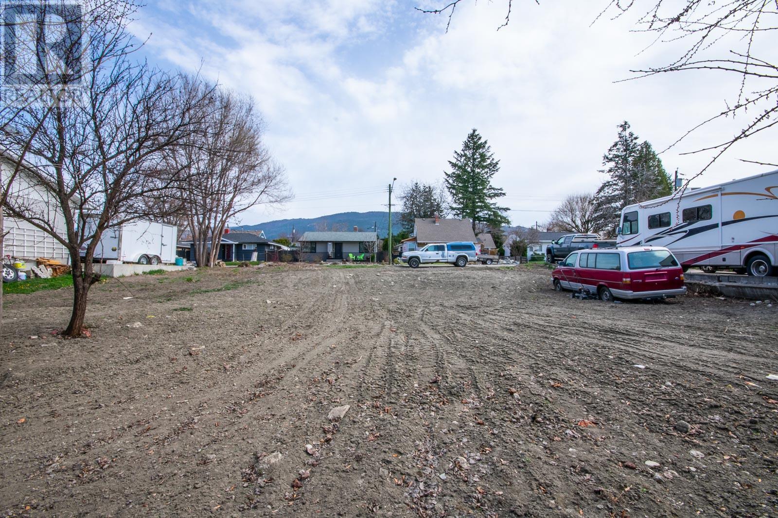 Photo 4 of 3600 18 Street, Vernon BC