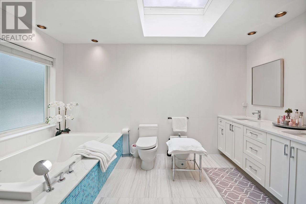 2135 LAWSON AVENUE, West Vancouver