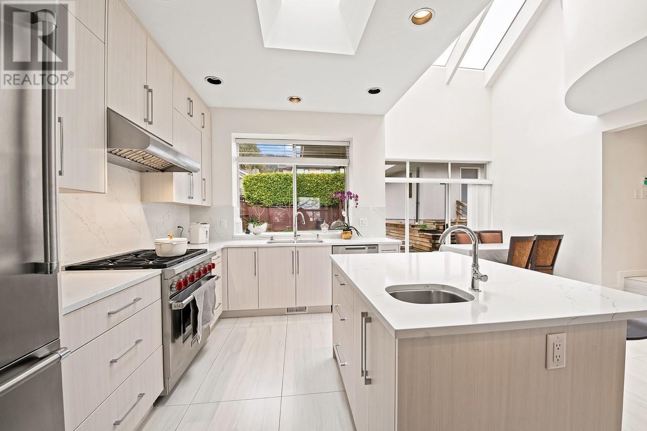 2135 LAWSON AVENUE, West Vancouver