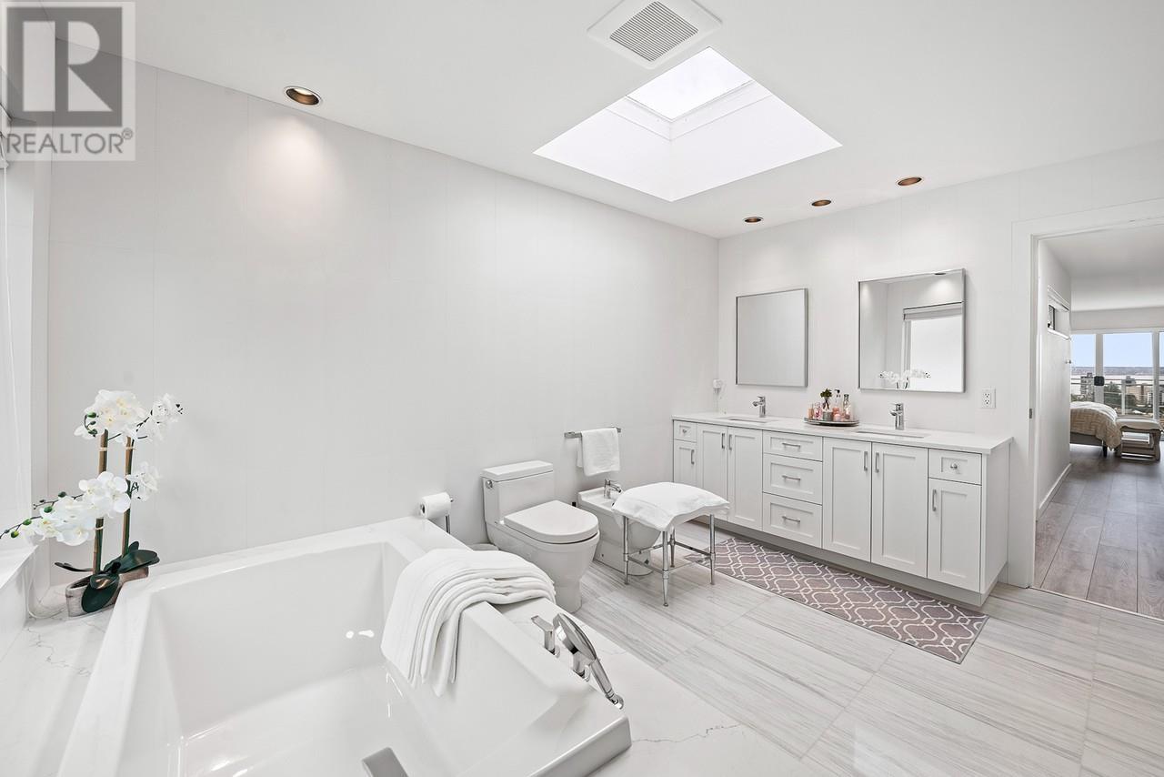 2135 LAWSON AVENUE, West Vancouver