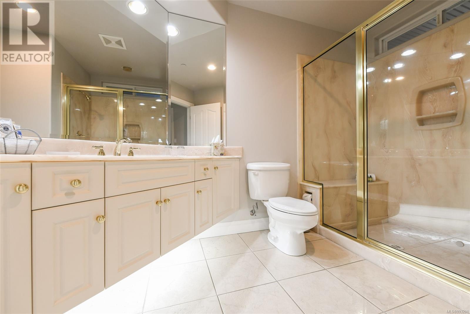 403/404B 366 Clubhouse Dr, Courtenay real estate listing 993201