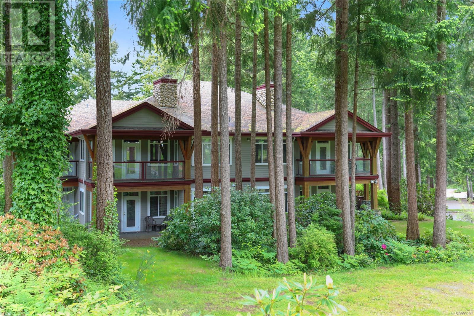 403/404B 366 Clubhouse Dr, Courtenay real estate listing for sale