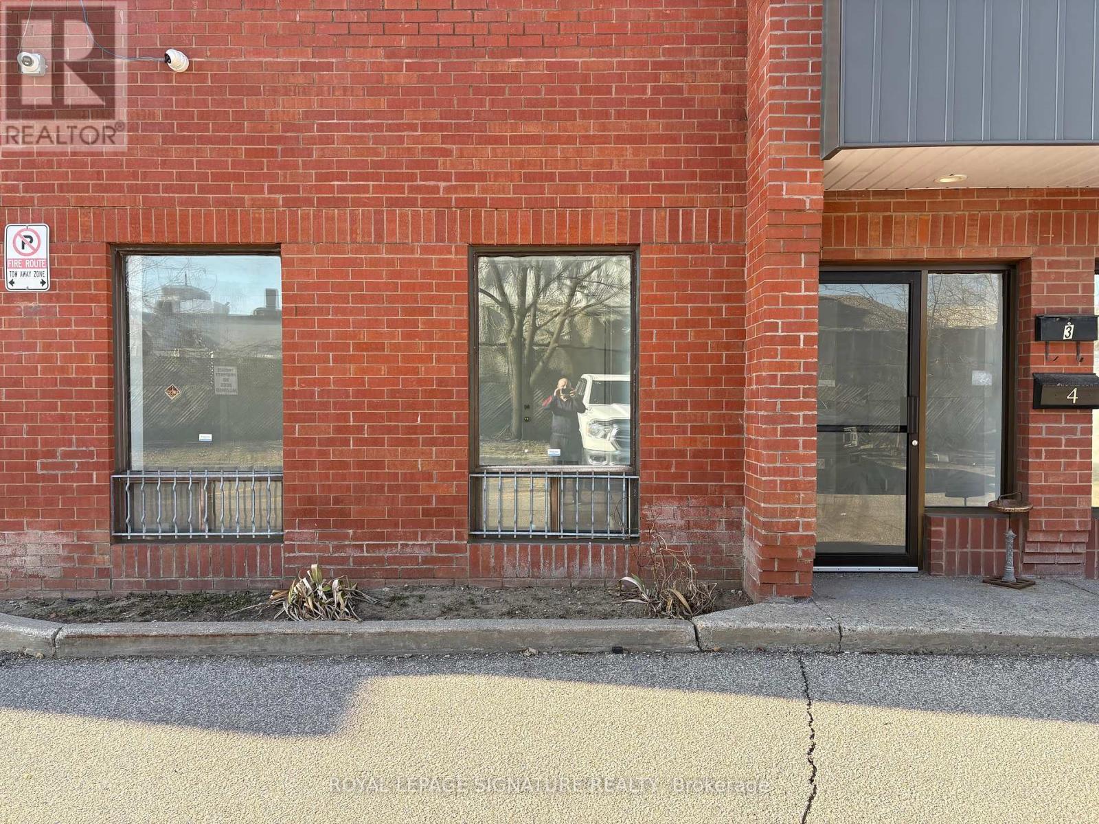 Photo 1 of 3 52 Airview Road, Toronto ON