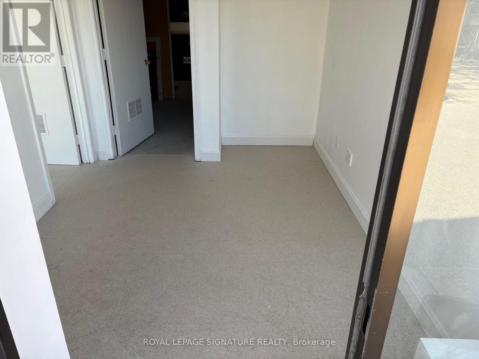 Photo 3 of 3 52 Airview Road, Toronto ON