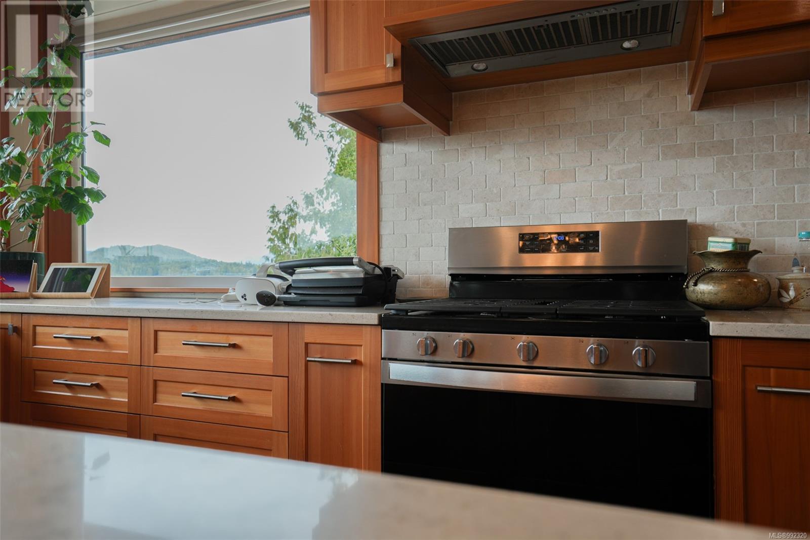 300 Main St, Tofino
