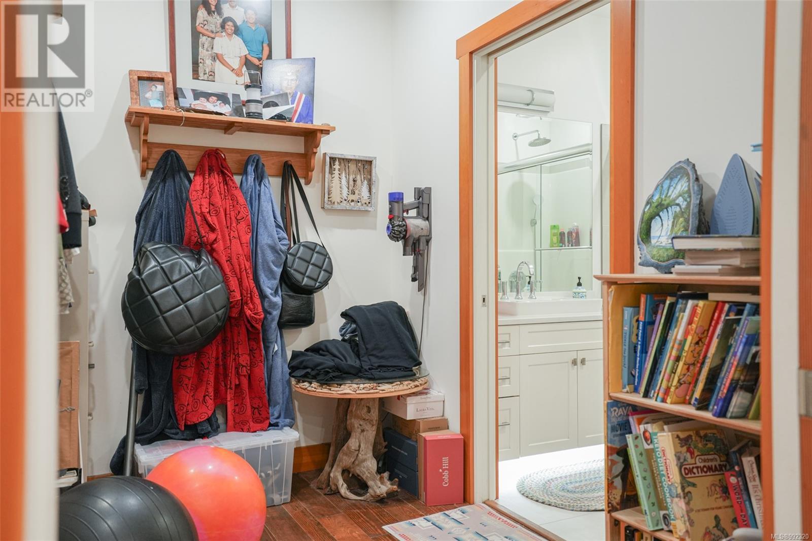 300 Main St, Tofino