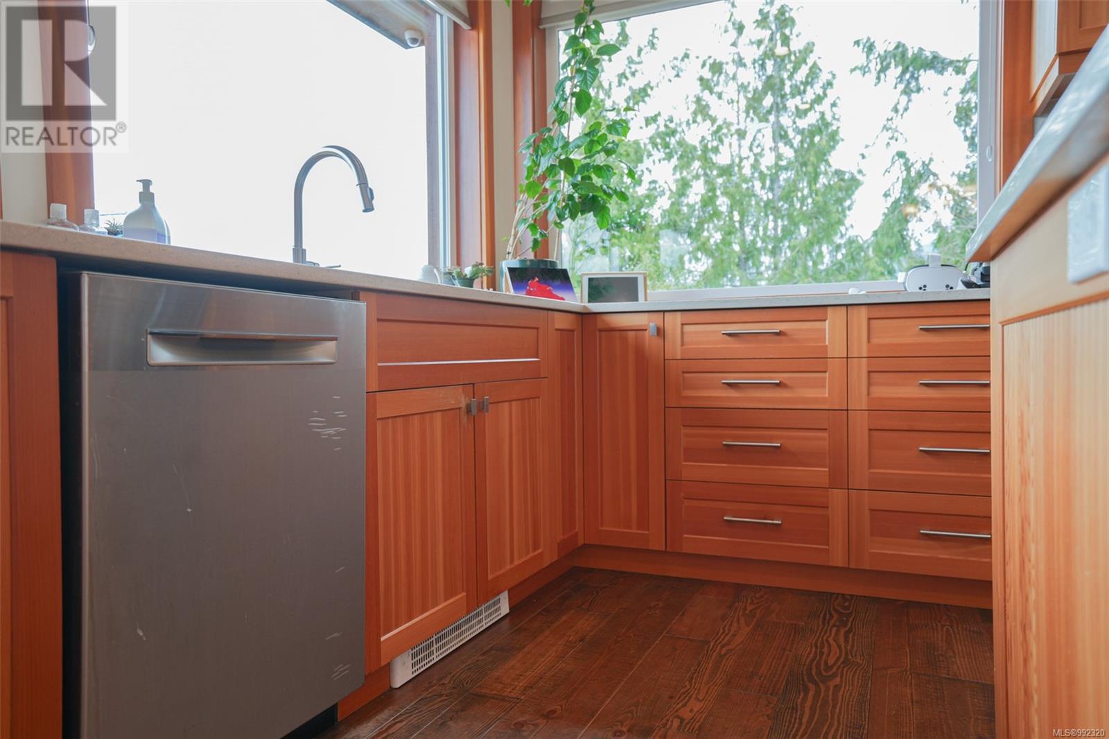 300 Main St, Tofino