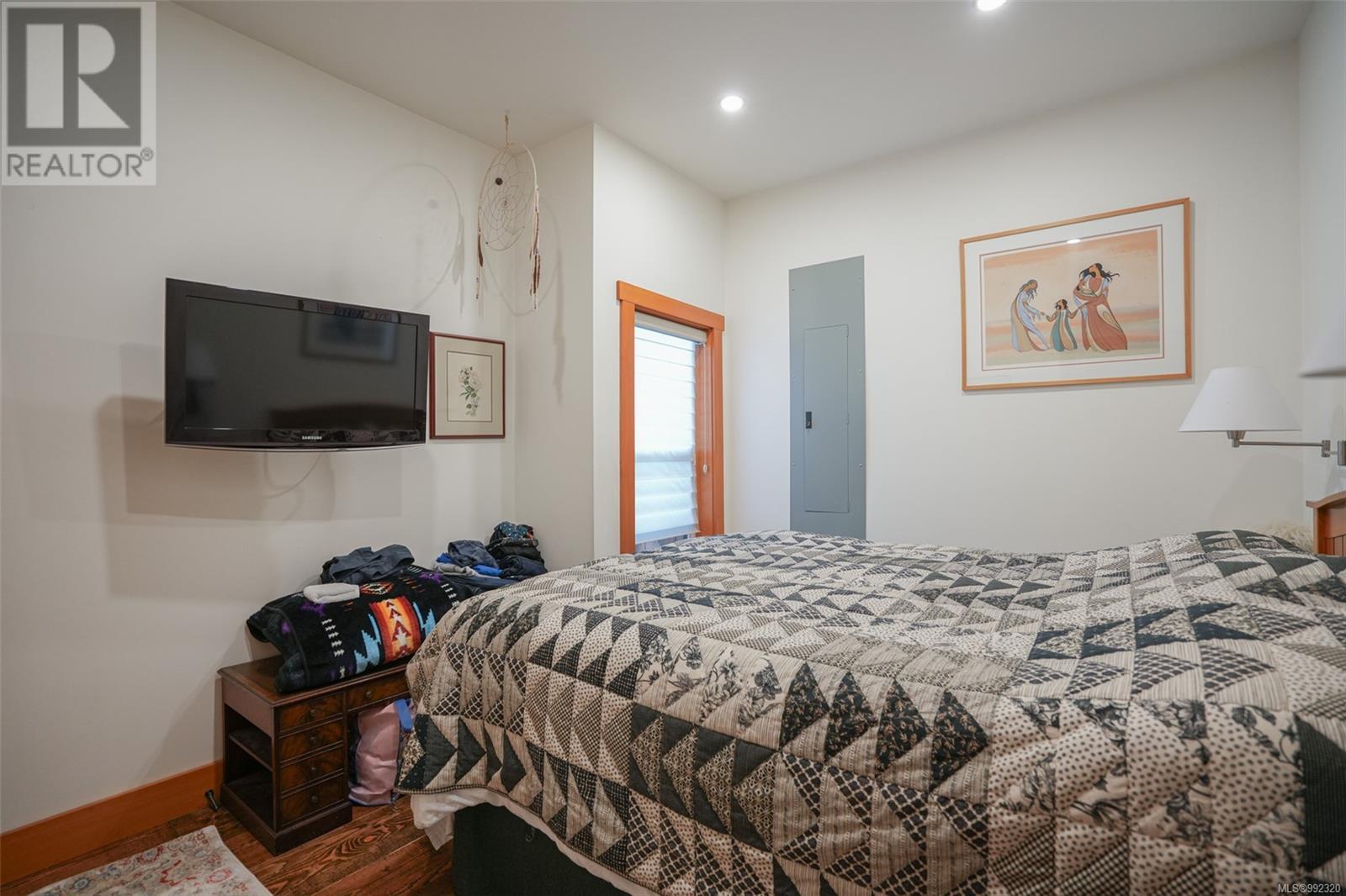 300 Main St, Tofino