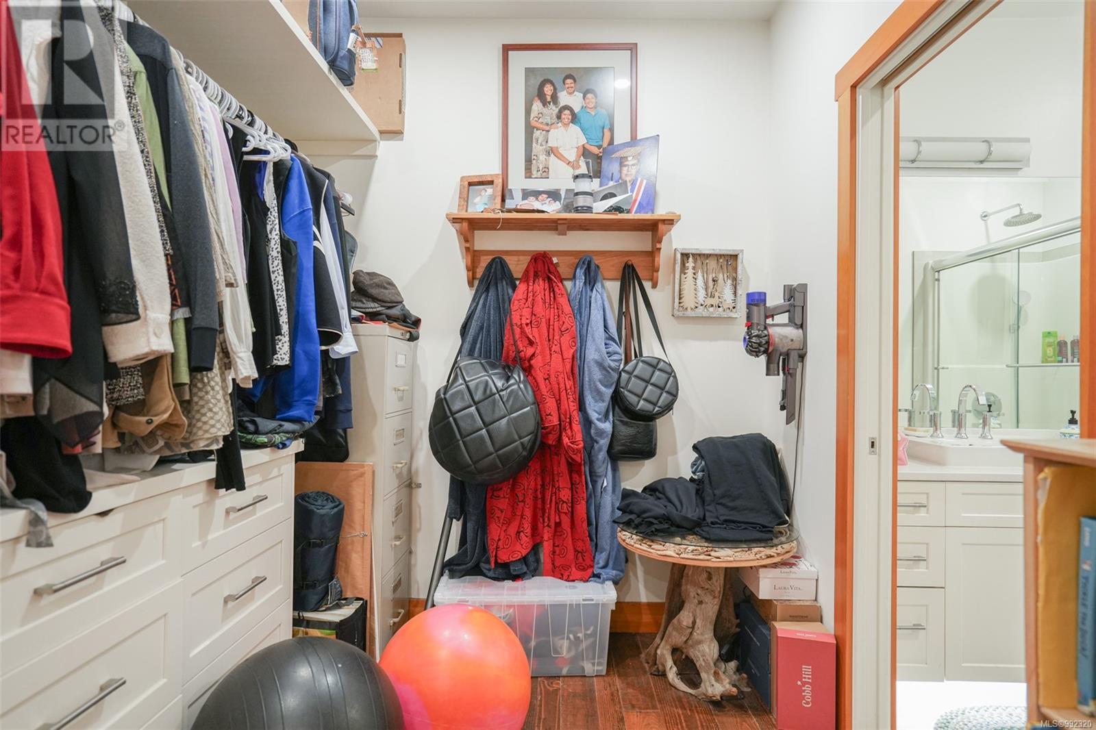 300 Main St, Tofino