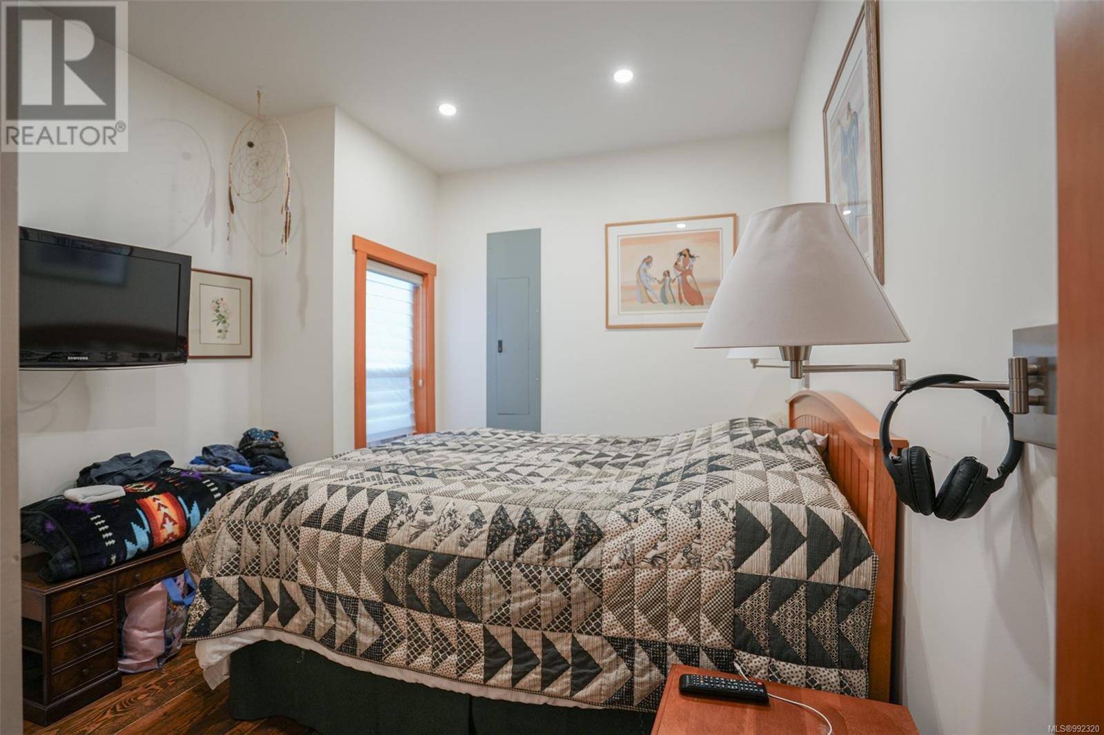300 Main St, Tofino