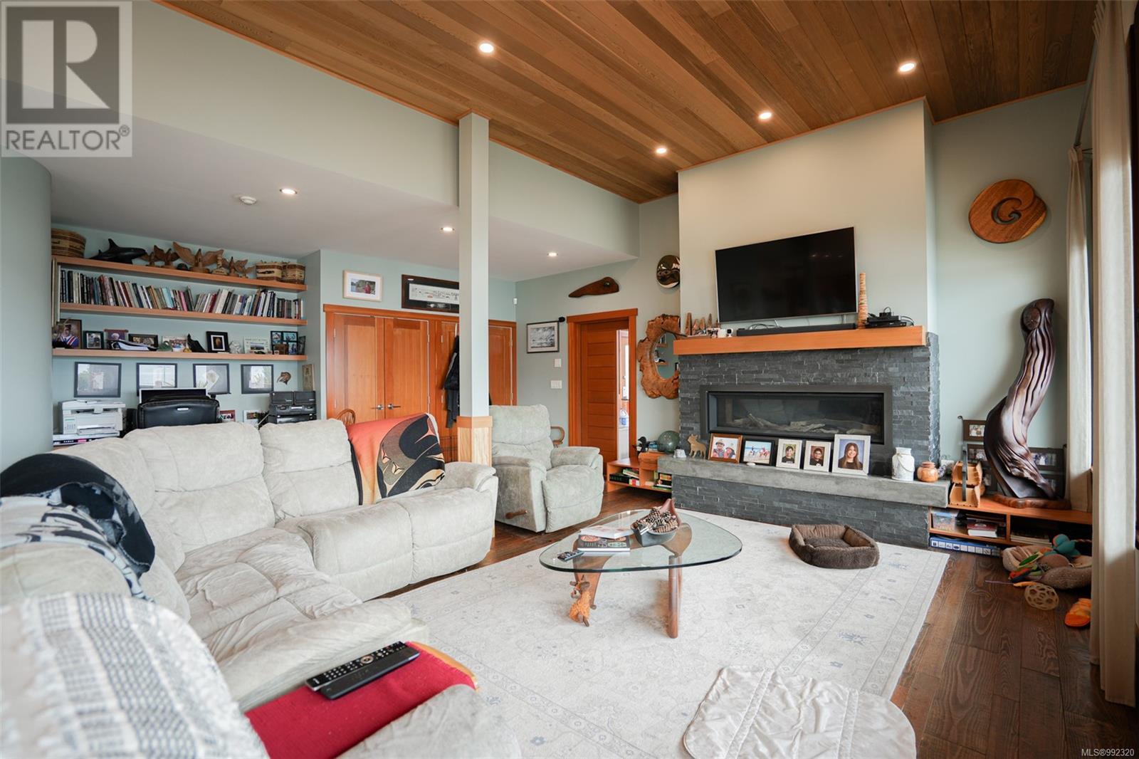 300 Main St, Tofino