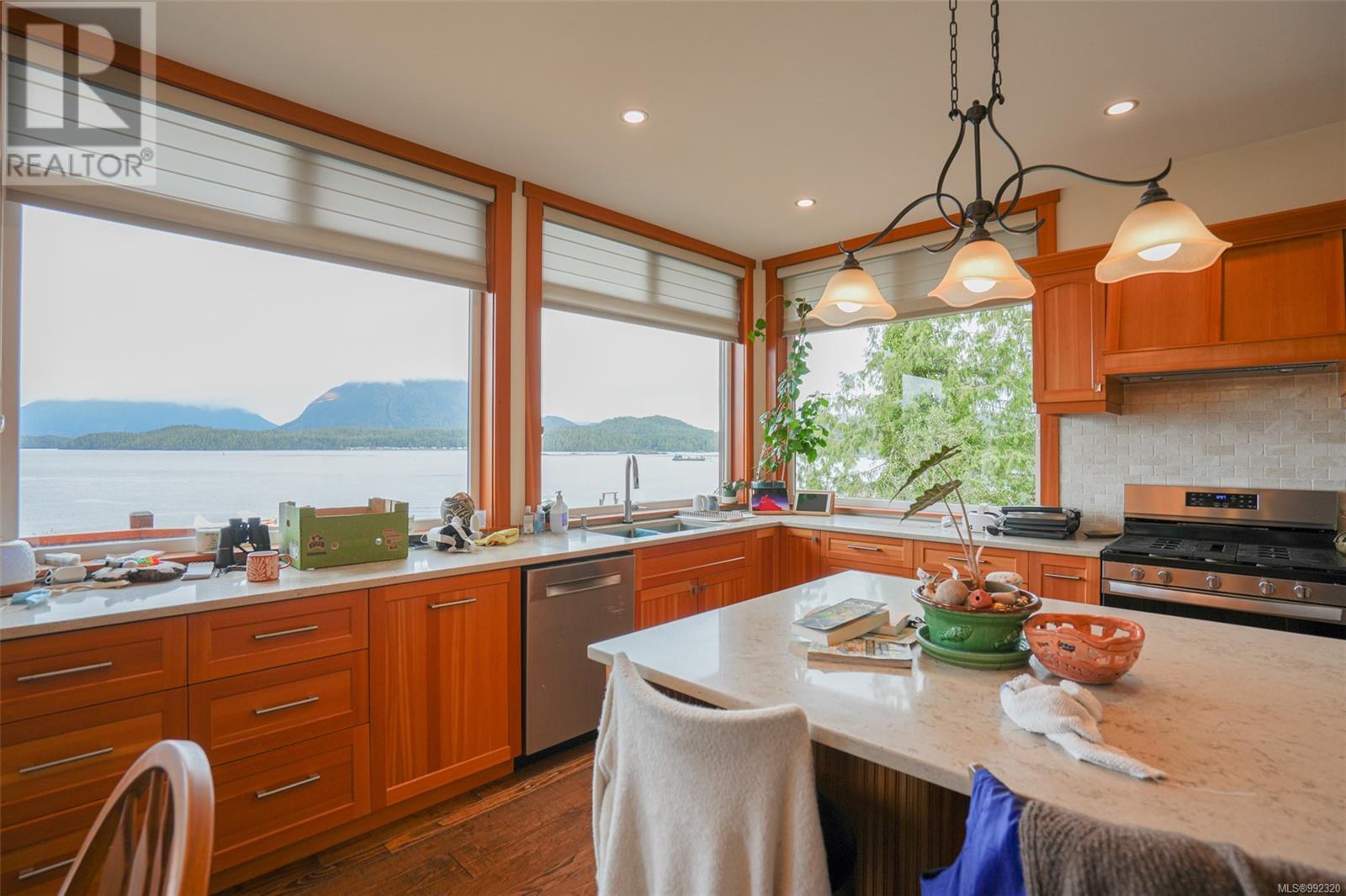 300 Main St, Tofino