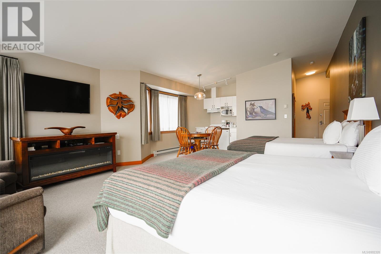300 Main St, Tofino