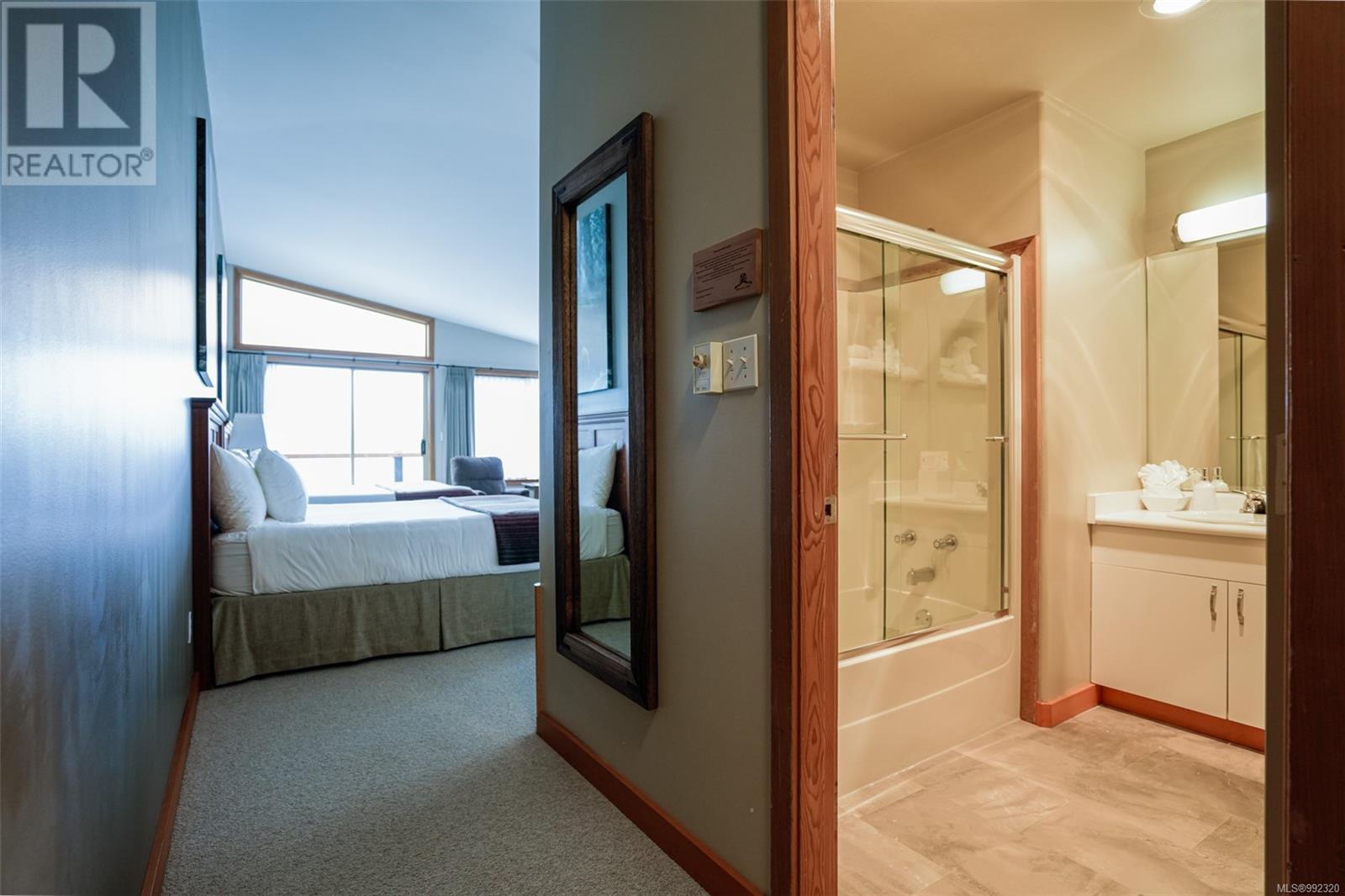 300 Main St, Tofino