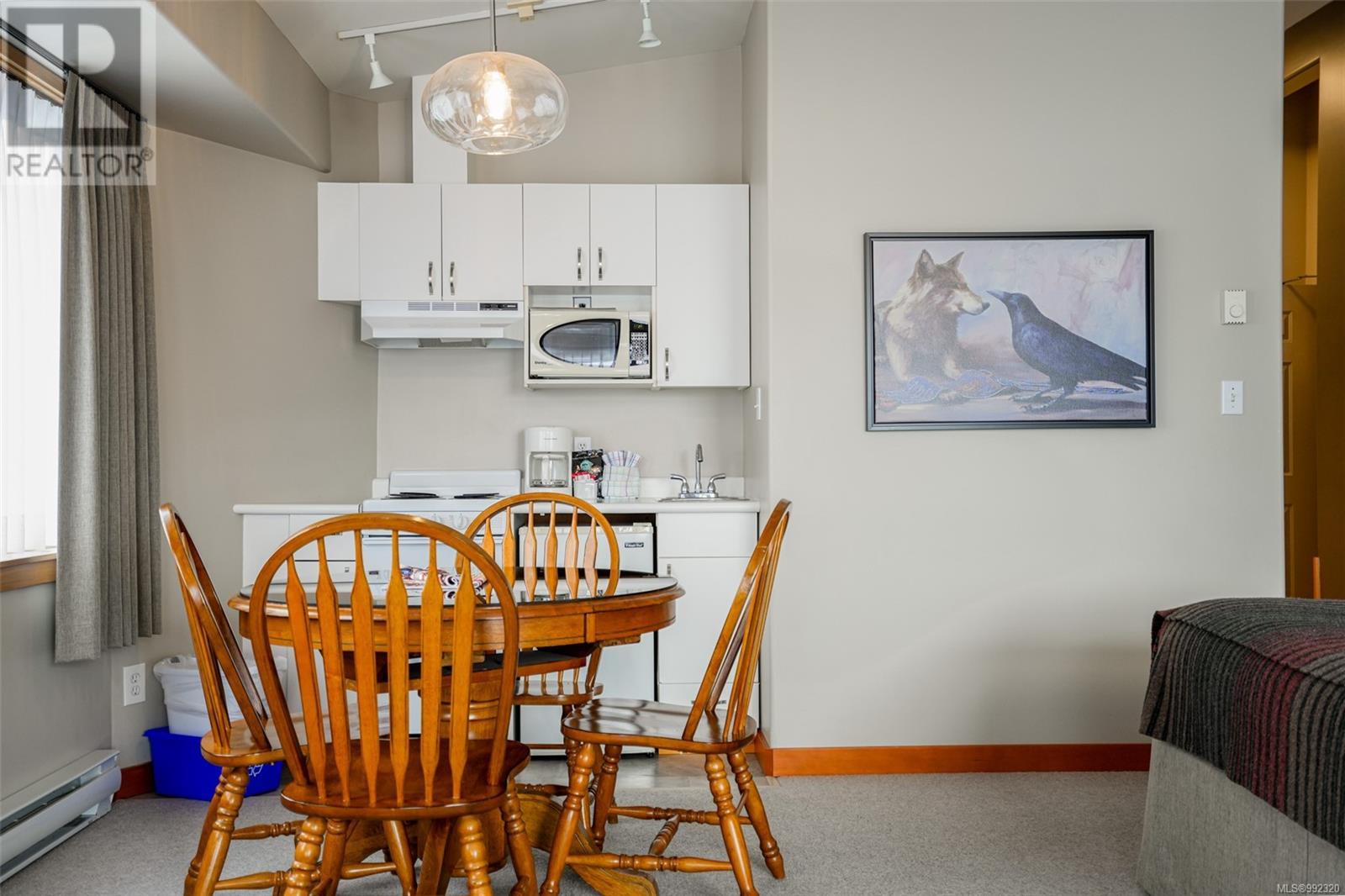 300 Main St, Tofino