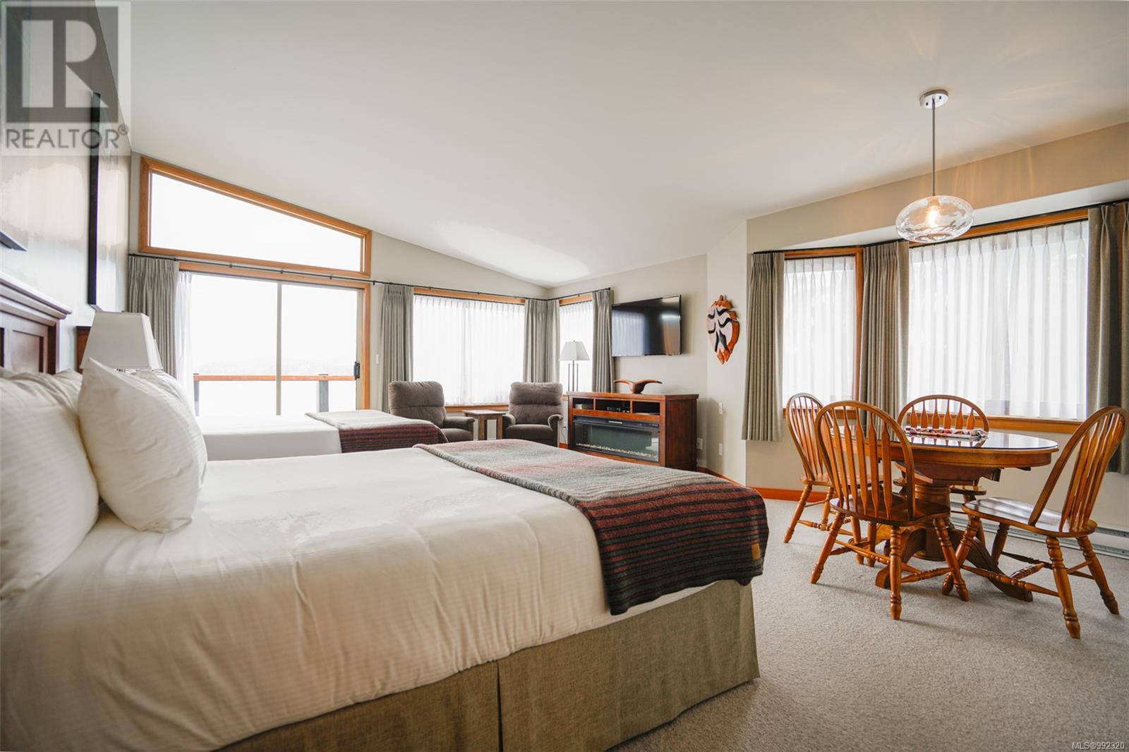 300 Main St, Tofino