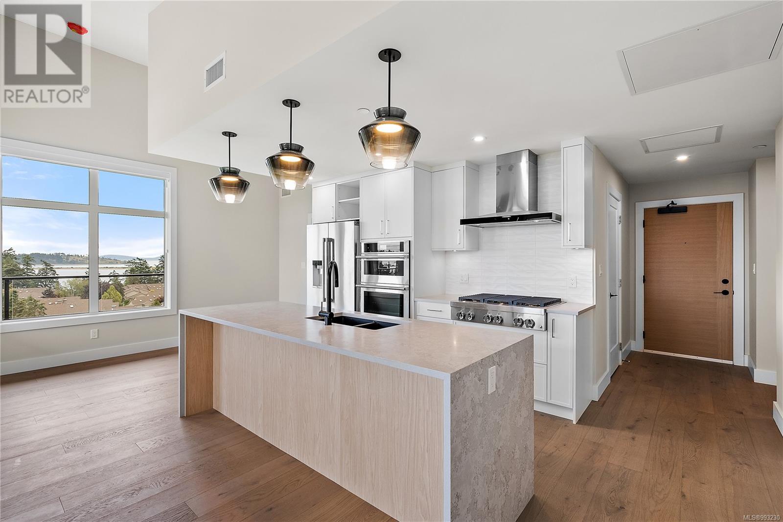 Photo 3 of 101 2520 Hackett Cres, Central Saanich BC