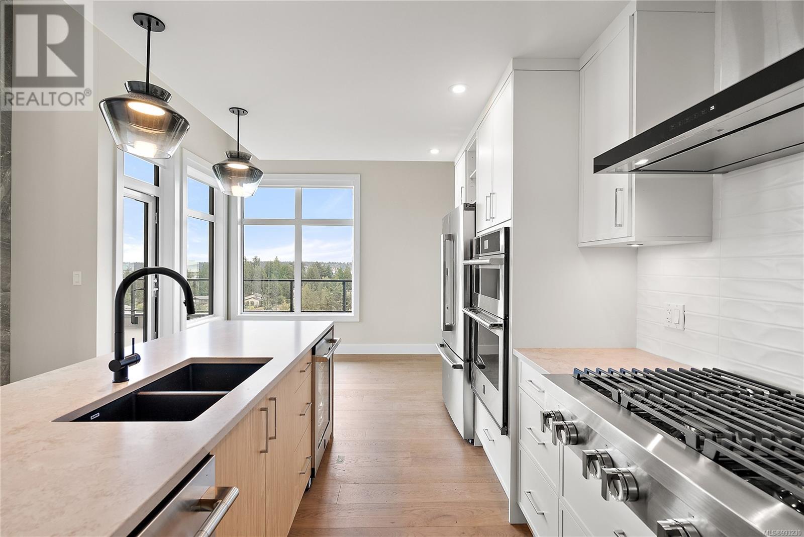 Photo 4 of 101 2520 Hackett Cres, Central Saanich BC
