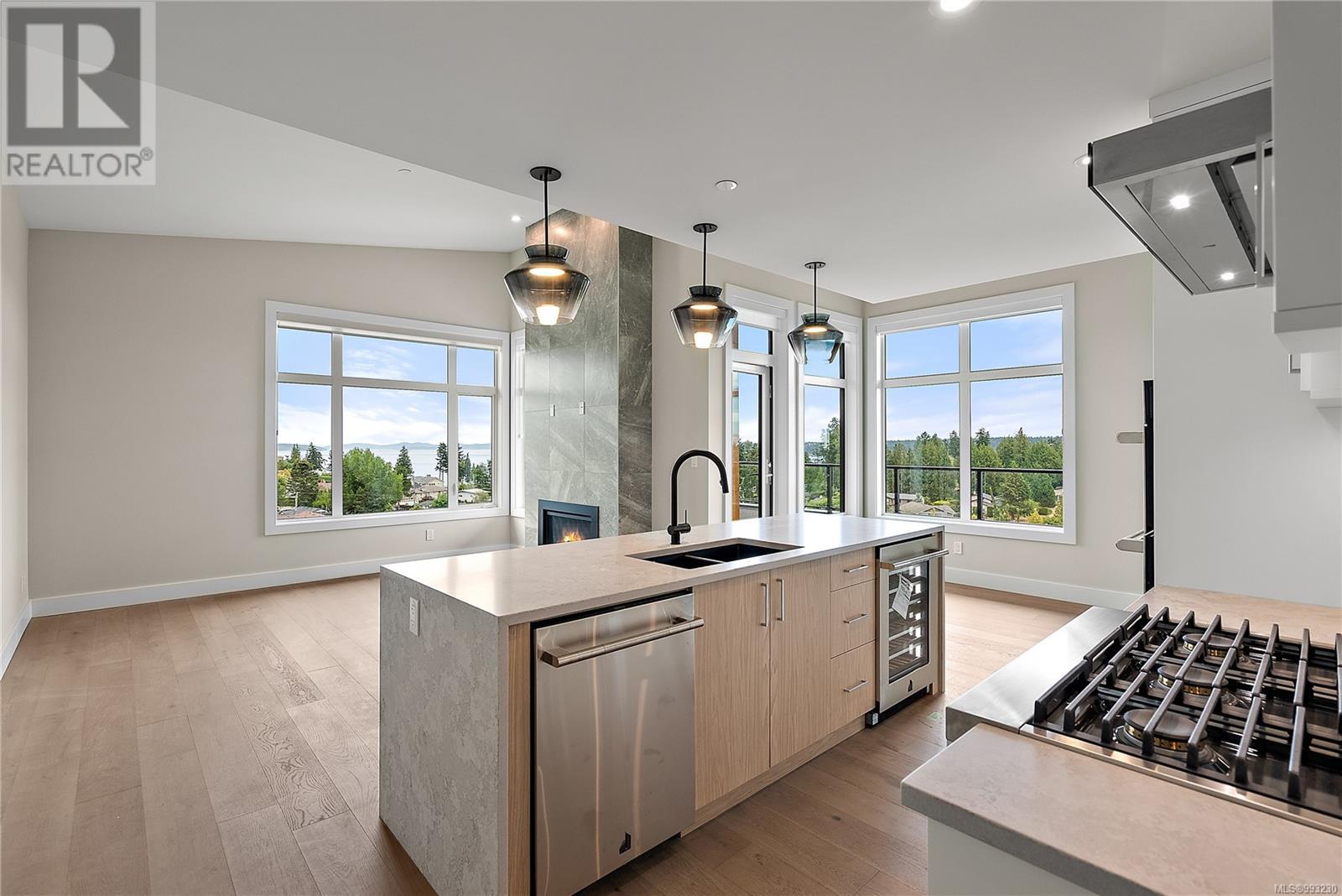 Photo 5 of 101 2520 Hackett Cres, Central Saanich BC