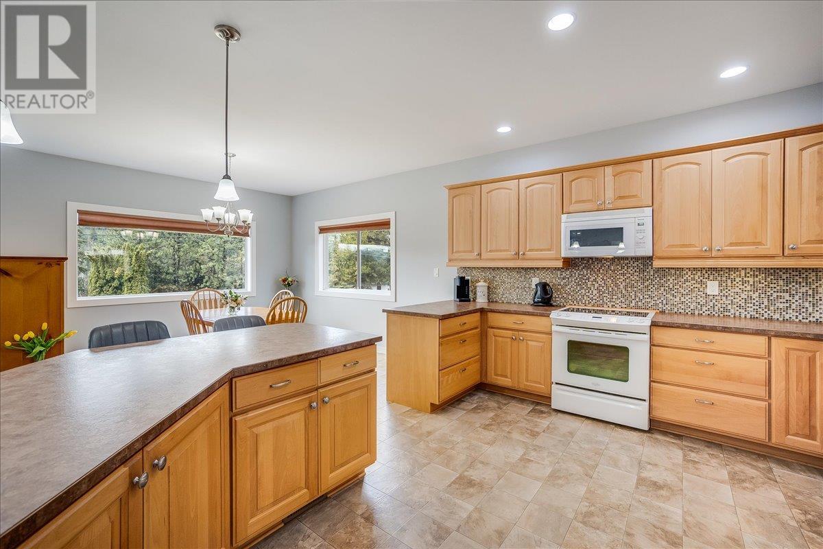 8480 Highway 22A, Trail