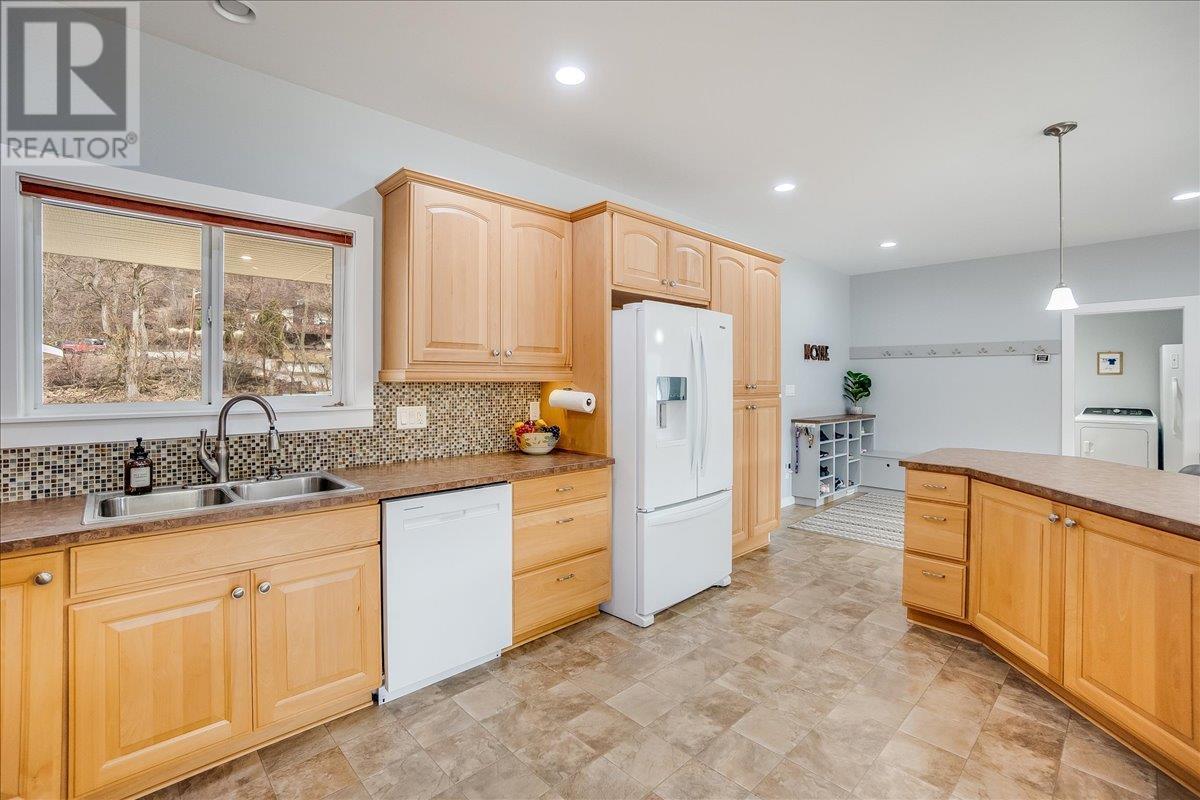 8480 Highway 22A, Trail
