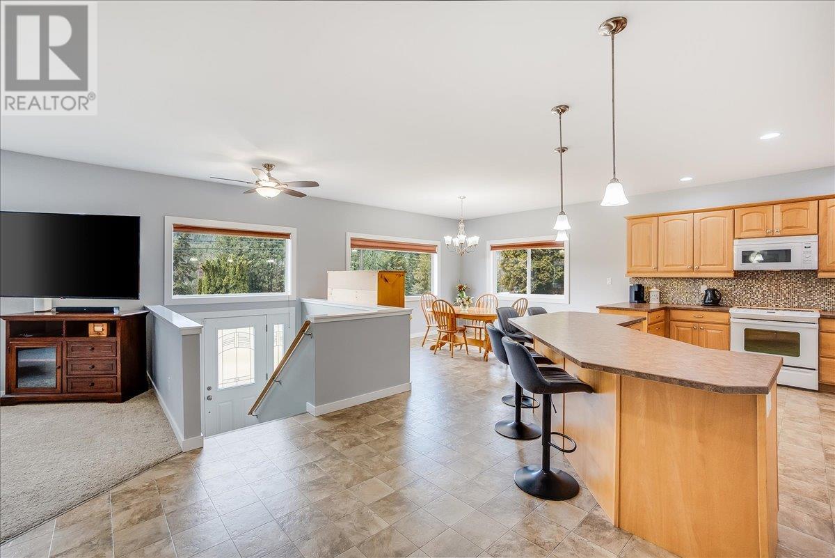 8480 Highway 22A, Trail
