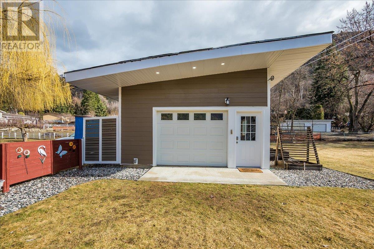 8480 Highway 22A, Trail